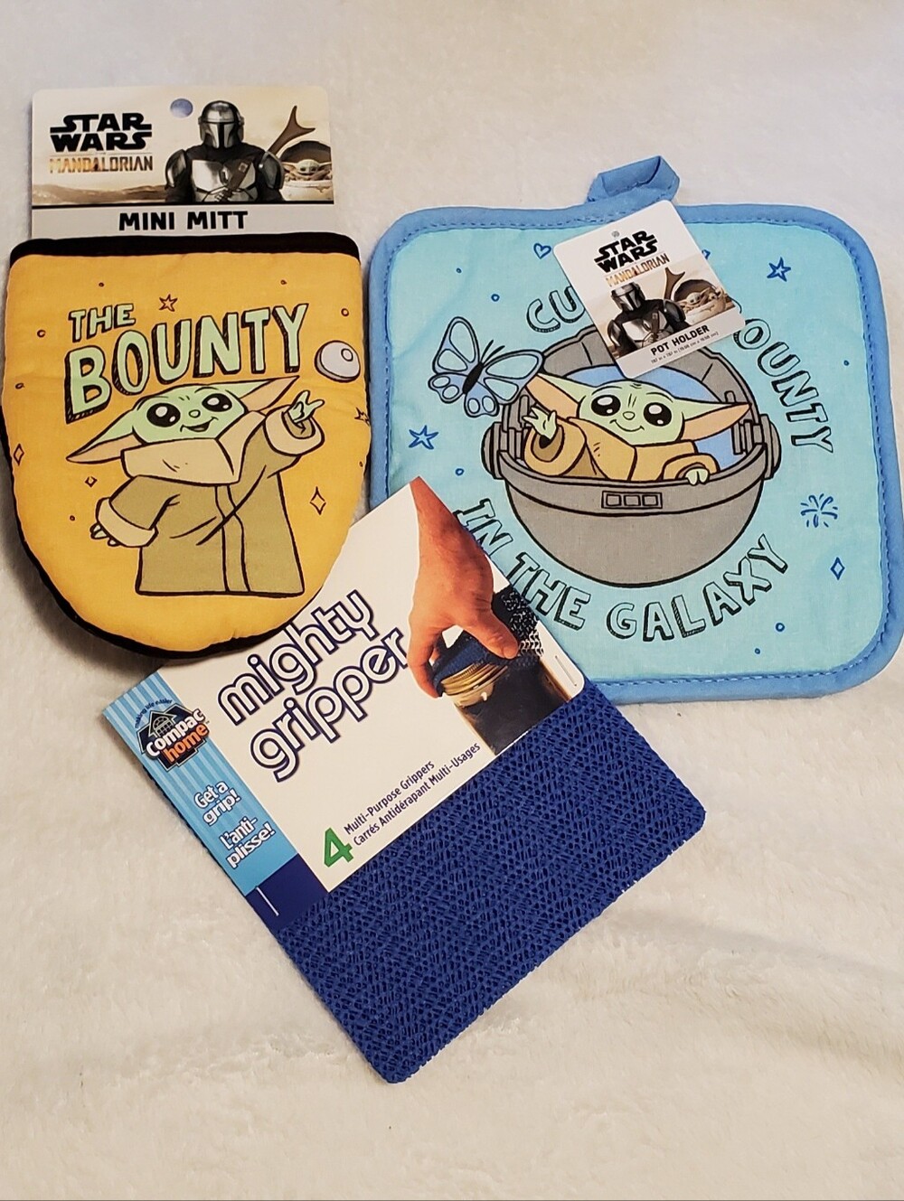 Star Wars Baby Yoda Yellow Mini Mitt & Light Blue Pot Holder Set